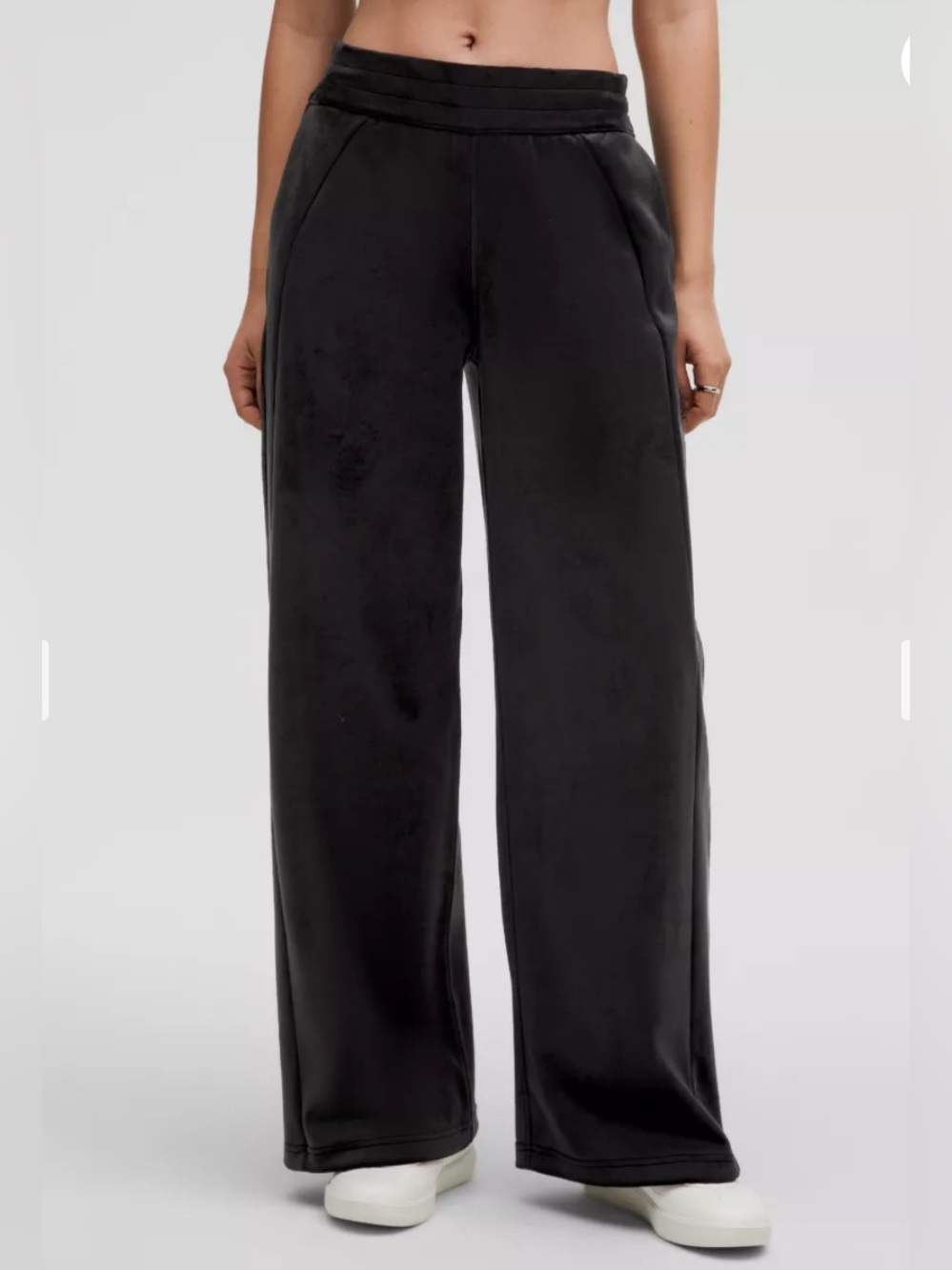 Lululemon Scuba Mid-Rise Wide-Leg Pant
Velvet Black XXS